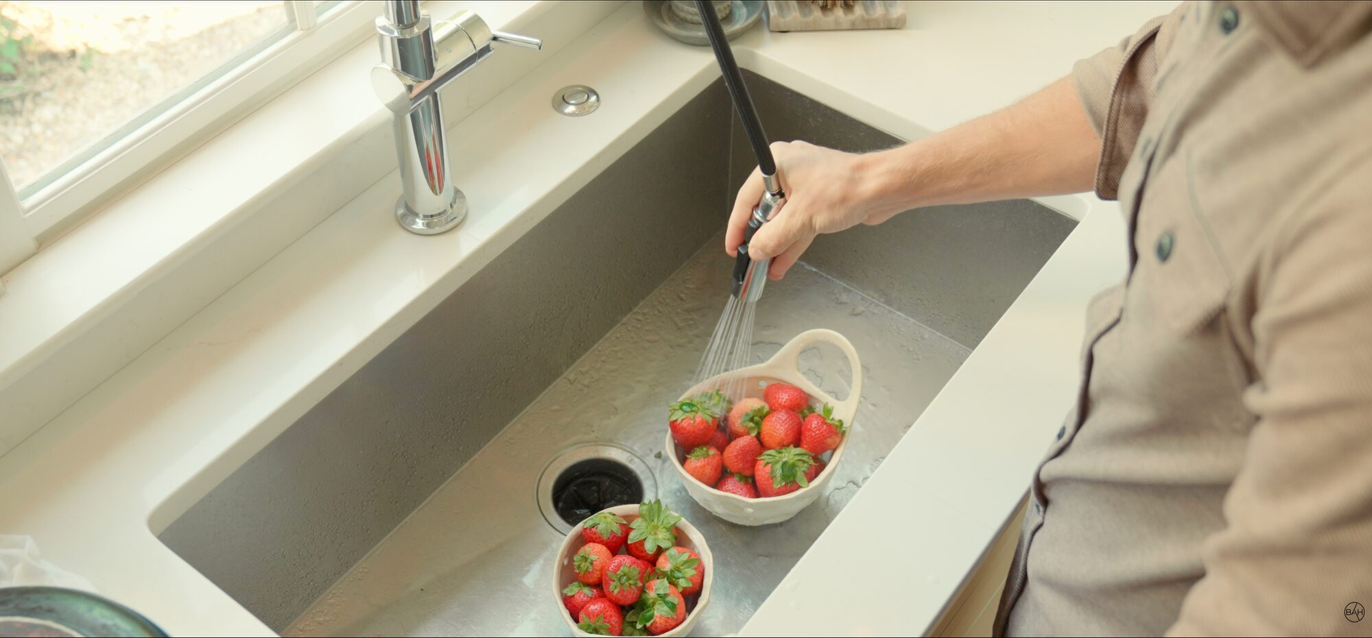 Washing fresh strawberries
